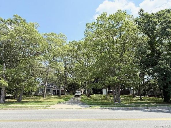 1101 Broadway Avenue, Holbrook NY 11741