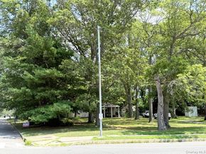 1101 Broadway Avenue, Holbrook NY 11741