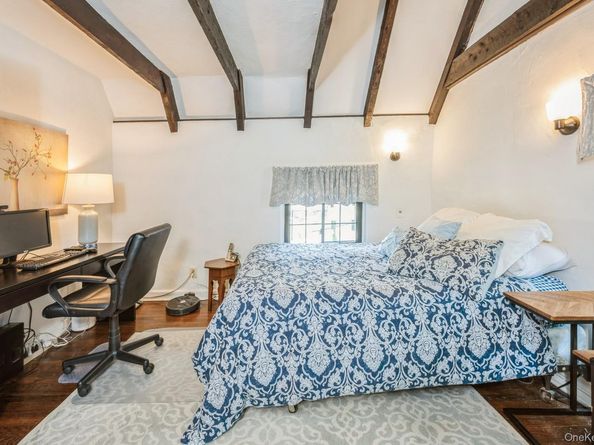 17 Valley Road, Larchmont NY 10538