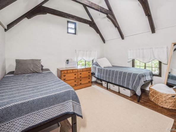 17 Valley Road, Larchmont NY 10538