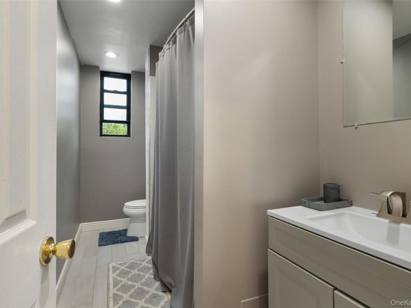 12 Hempstead Avenue 2, Rockville Centre NY 11570