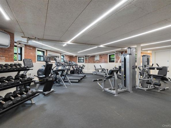 12 Hempstead Avenue 2, Rockville Centre NY 11570