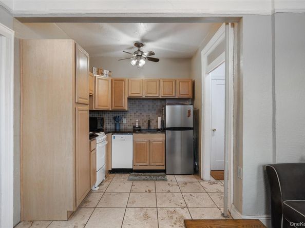 12 Hempstead Avenue 2, Rockville Centre NY 11570