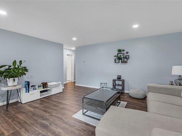 43 Richmond Boulevard 2A, Ronkonkoma NY 11779