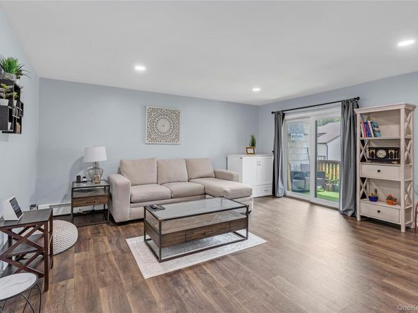 43 Richmond Boulevard 2A, Ronkonkoma NY 11779