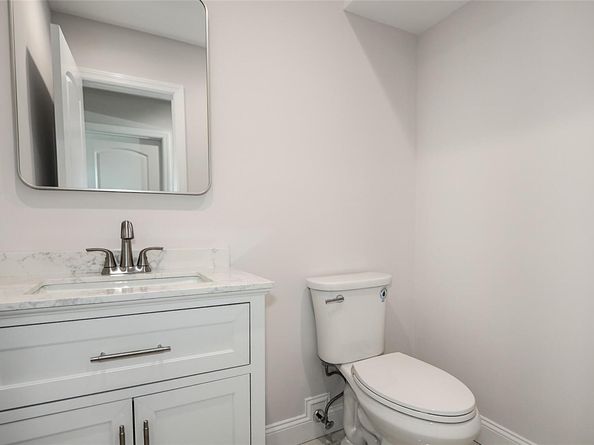5 Amesworth Court, Middle Island NY 11953