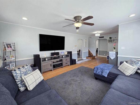 945 Benedict Street, Bohemia NY 11716