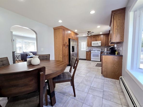 945 Benedict Street, Bohemia NY 11716