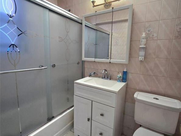 131-11 Kew Gardens Rd 5F, Richmond Hill NY 11418
