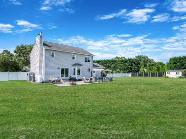 24 Pleasant Court, Baiting Hollow NY 11933