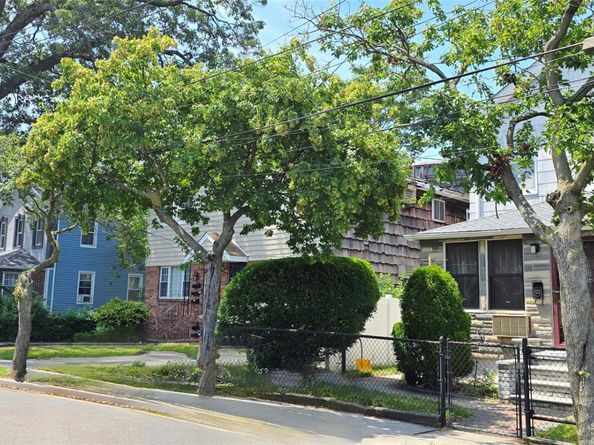 13834 247th Street, Rosedale NY 11422