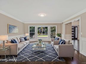 14 Quintree Lane, Melville NY 11747