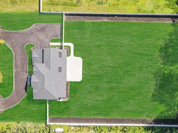 14 Quintree Lane, Melville NY 11747