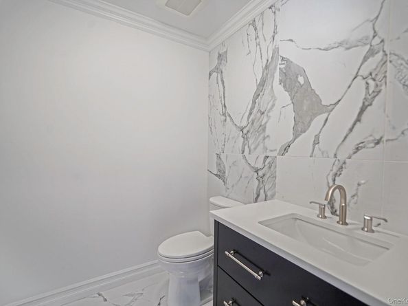 14 Quintree Lane, Melville NY 11747