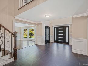 14 Quintree Lane, Melville NY 11747