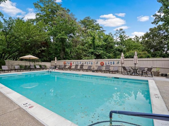 1402 Hunters Run, Dobbs Ferry NY 10522