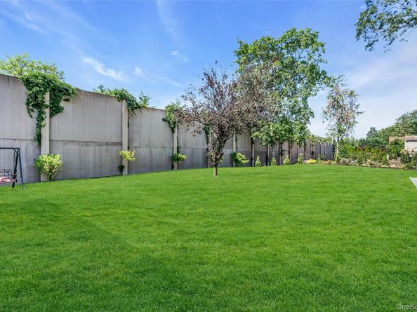 44 Apple Tree Drive, Hauppauge NY 11788