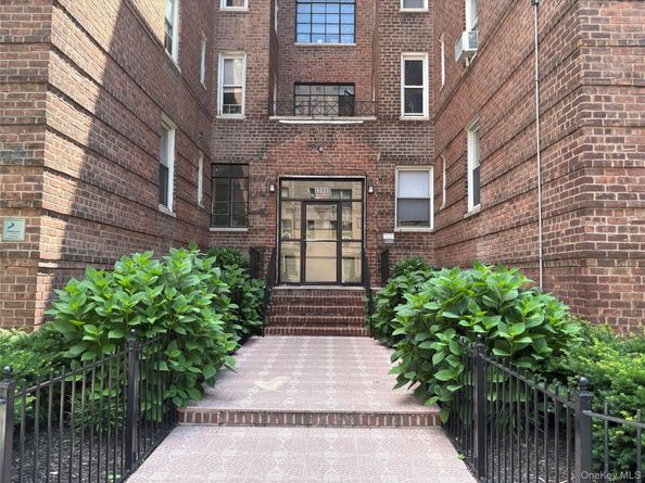 2090 Barnes Avenue 4D, Bronx NY 10462