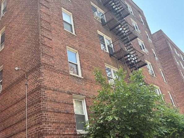 2090 Barnes Avenue 4D, Bronx NY 10462