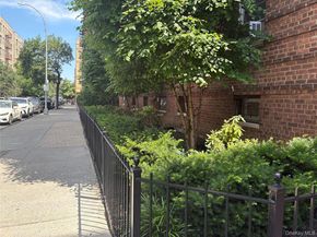 2090 Barnes Avenue 4D, Bronx NY 10462