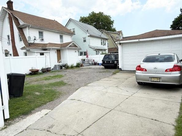 8456 164th Street, Jamaica Estates NY 11432