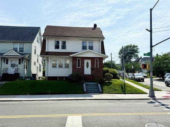 8456 164th Street, Jamaica Estates NY 11432