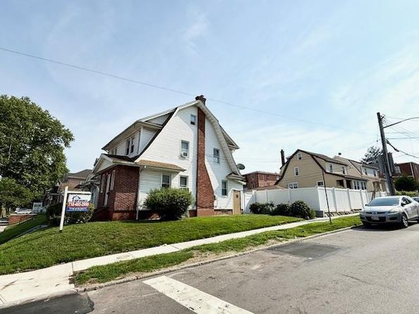 8456 164th Street, Jamaica Estates NY 11432