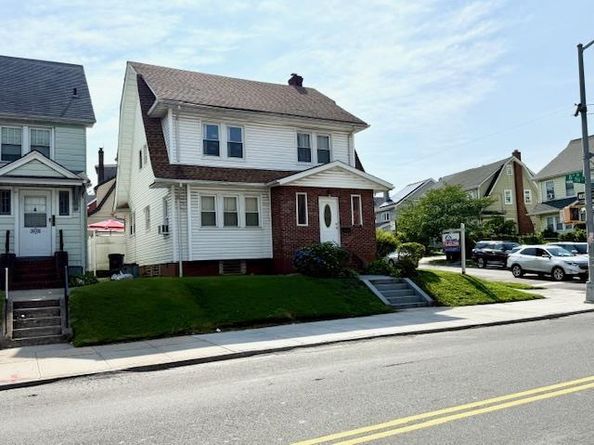 8456 164th Street, Jamaica Estates NY 11432