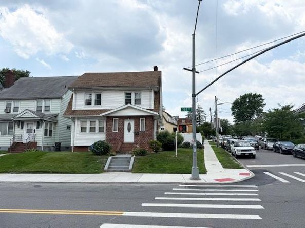 8456 164th Street, Jamaica Estates NY 11432