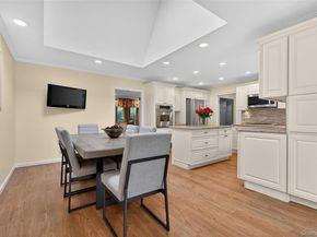 24 Thorngrove Lane, Dix Hills NY 11746