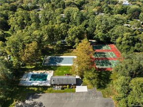 24 Thorngrove Lane, Dix Hills NY 11746