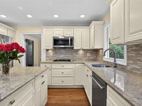 24 Thorngrove Lane, Dix Hills NY 11746