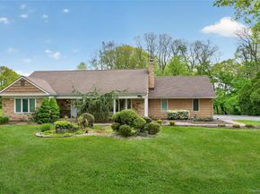 24 Thorngrove Lane, Dix Hills NY 11746
