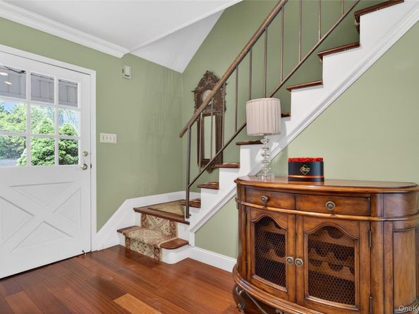 24 Thorngrove Lane, Dix Hills NY 11746
