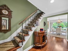 24 Thorngrove Lane, Dix Hills NY 11746