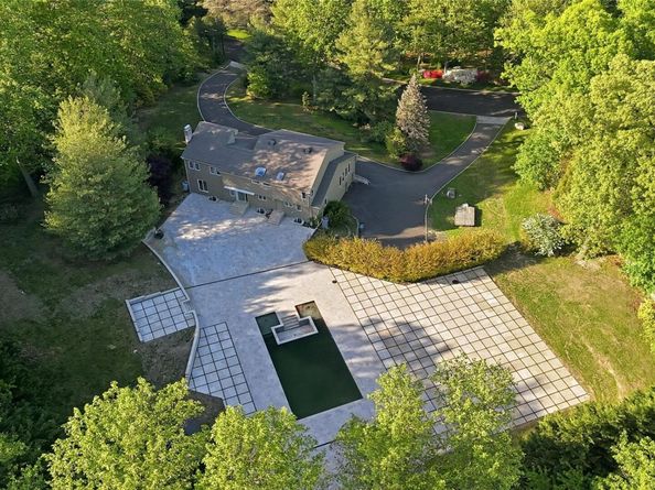 31 Sherwood Gate, Oyster Bay NY 11771
