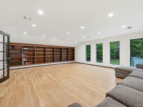 31 Sherwood Gate, Oyster Bay NY 11771