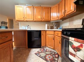 3 Primrose Lane 3, North Babylon NY 11703