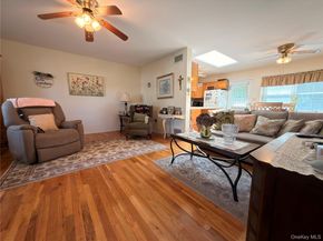 3 Primrose Lane 3, North Babylon NY 11703