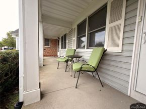 3 Primrose Lane 3, North Babylon NY 11703