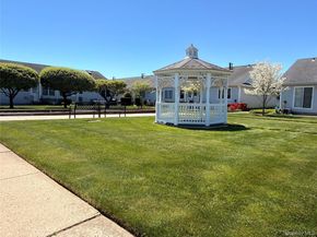 3 Primrose Lane 3, North Babylon NY 11703