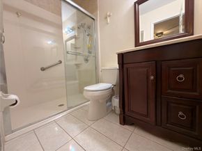 3 Primrose Lane 3, North Babylon NY 11703
