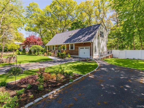 8 Loretta Court, Coram NY 11727
