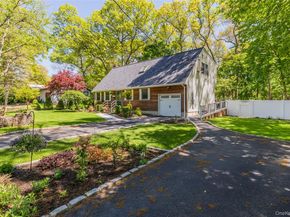 8 Loretta Court, Coram NY 11727