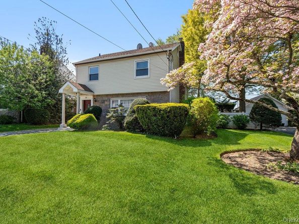99 Norwood Avenue, Malverne NY 11565