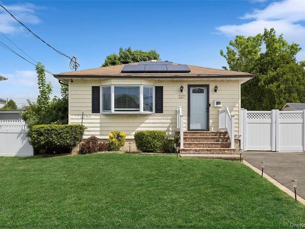 227 Chelsea Avenue, West Babylon NY 11704