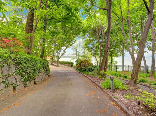 35 Sunview Drive, Glen Cove NY 11542