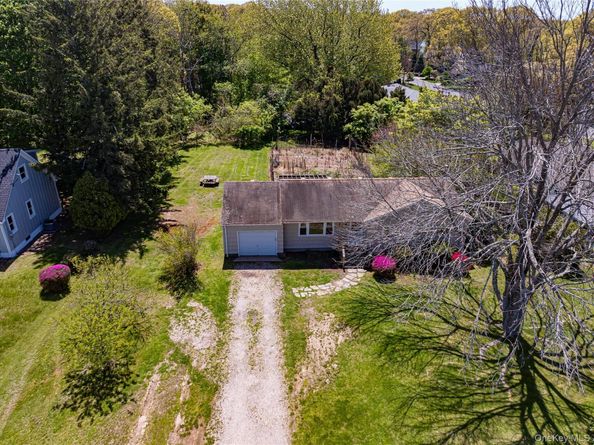 6200 New Suffolk Avenue, Mattituck NY 11952