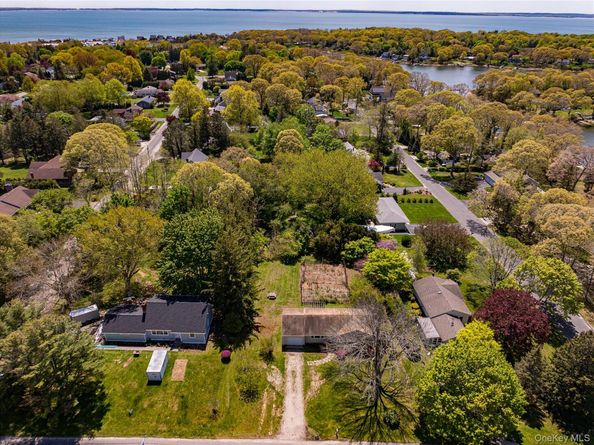 6200 New Suffolk Avenue, Mattituck NY 11952