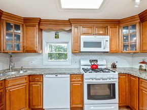 1407 Middle Road 83, Calverton NY 11933